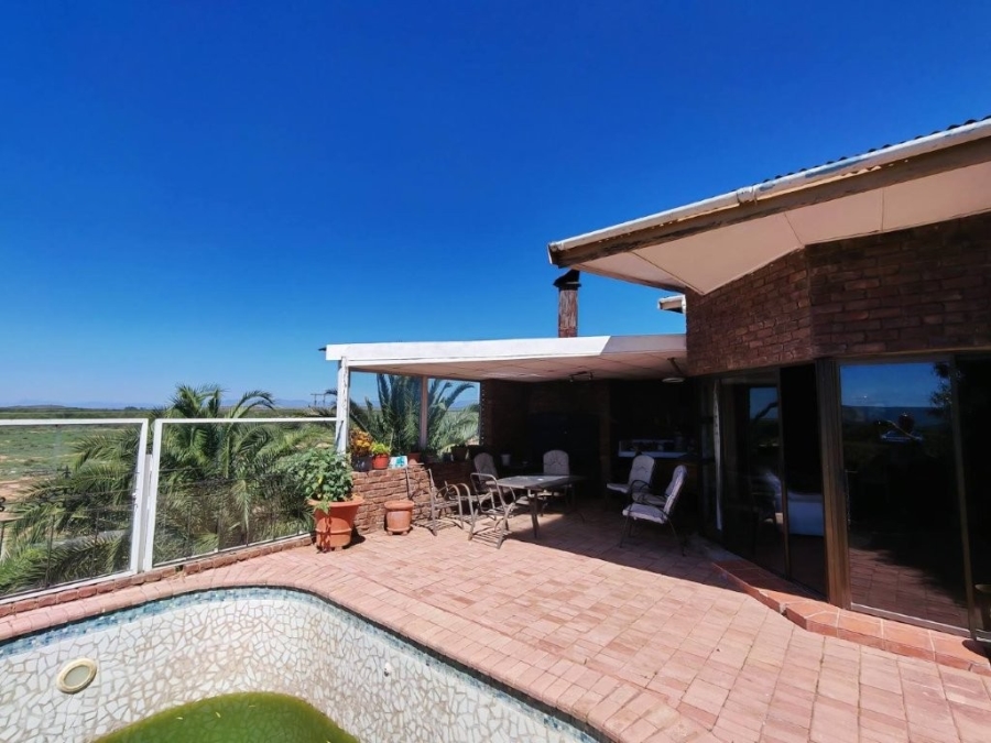 5 Bedroom Property for Sale in Steytlerville Eastern Cape